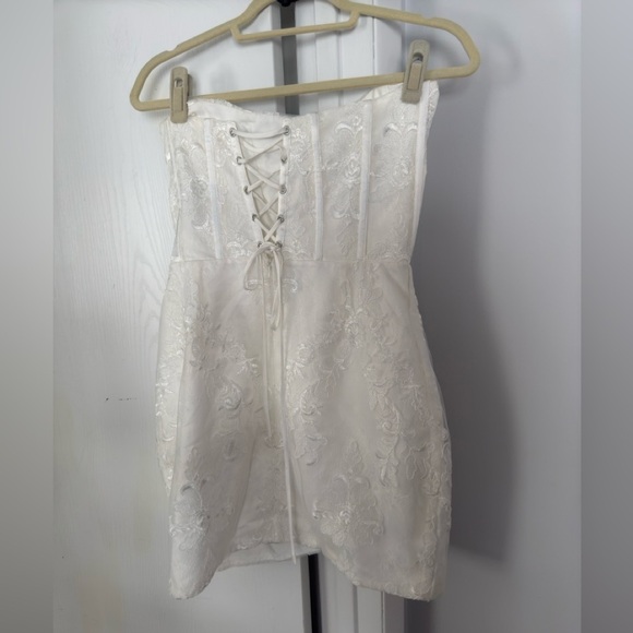 V. Chapman Nigella Dress in White - Picture 6 of 9